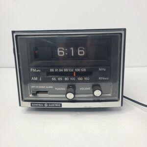 GE‎ Flip Clock Alarm Vintage Radio General Electric Walnut Grain 7-4415B